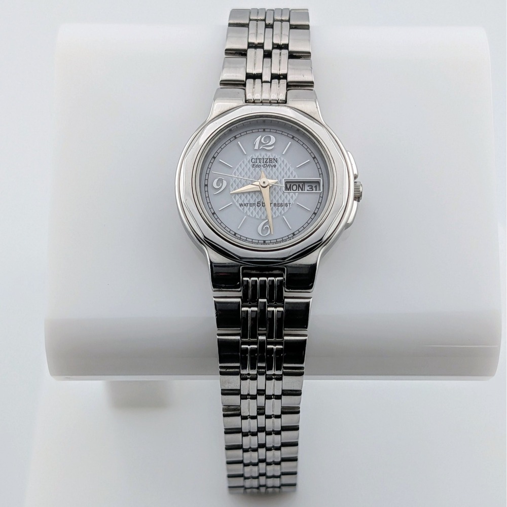 Citizen Eco-Drive E000-K003342 Textured Geometric Dial Day Date Watch 26mm 7.5"